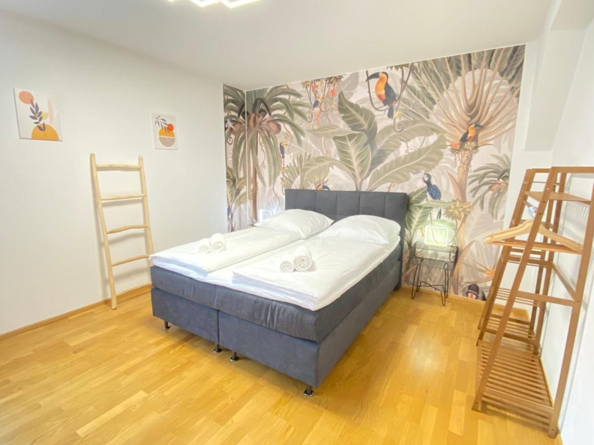 Apartment Luxomes: Tropical Style - Old Town - Ingolstadt
