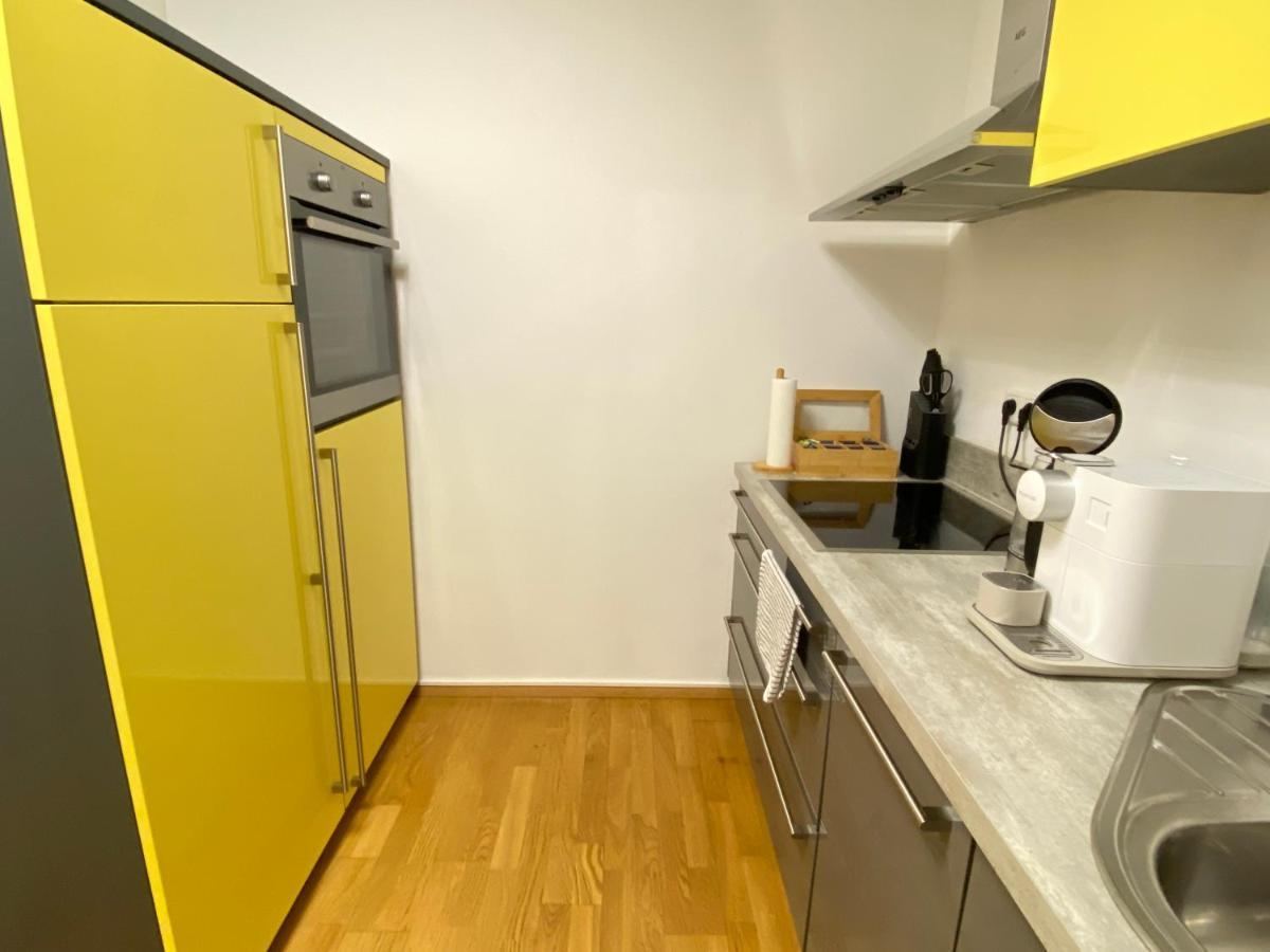 Apartment Luxomes: Tropical Style - Old Town - Ingolstadt